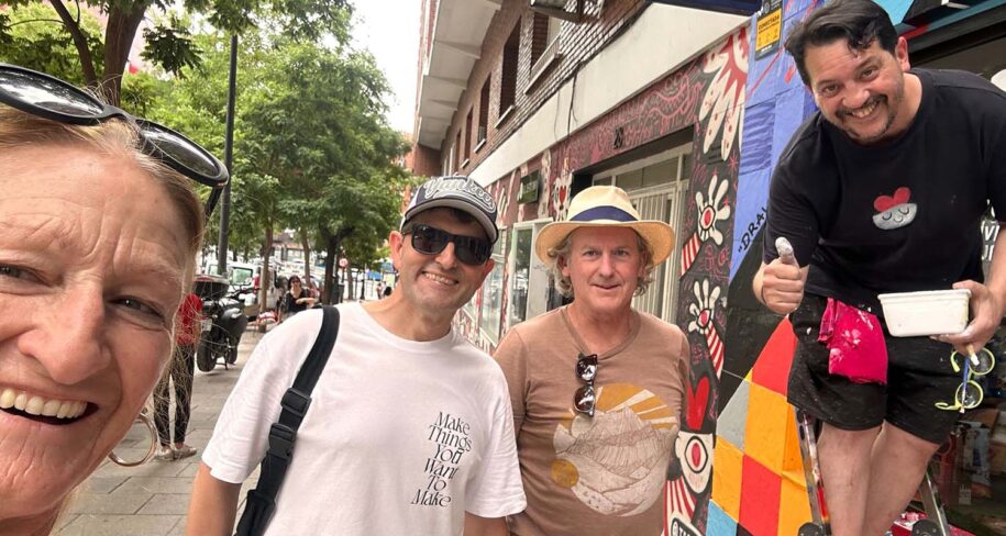 participantes en el tour de graffiti por Madrid